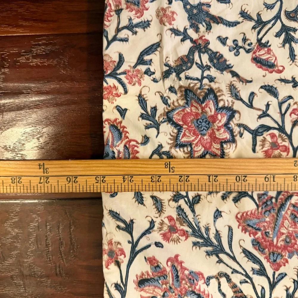 Pottery‎ Barn reversible Quilted Pillow Cover Sham Eloise Garden 25x25